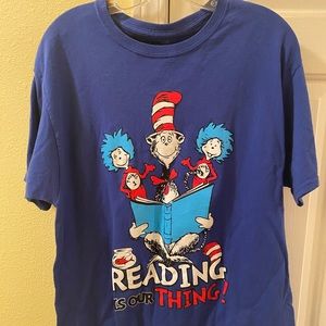 Men’s Hanes T-Shirt Dr. Seuss Reading is our Thing size L Blue